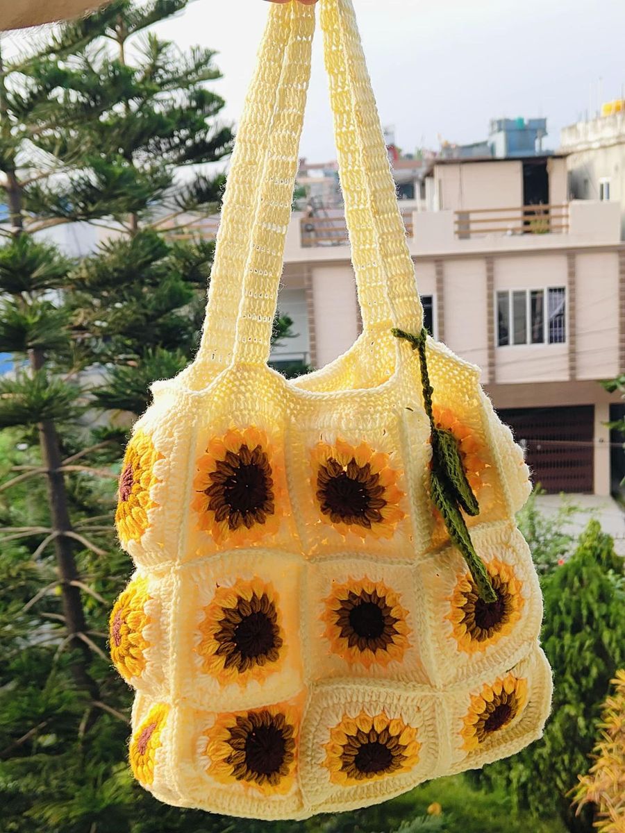 Sunflower crochet bag