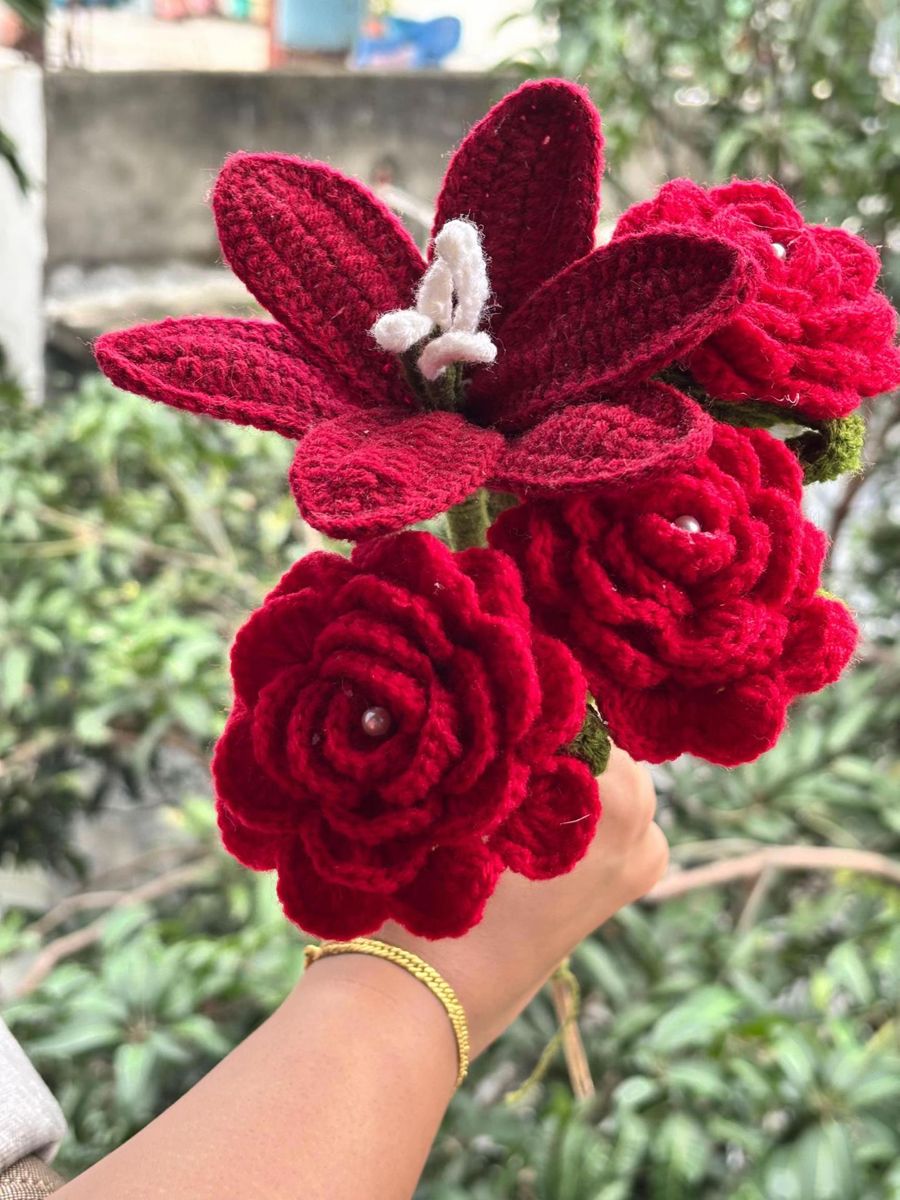 Crochet rose and lily bouquet